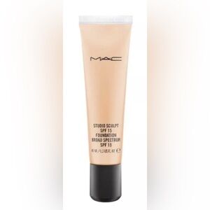 NC25 MAC STUDIO SCULPT SPF15 FOUNDATION 40ML /1.3 FL Oz